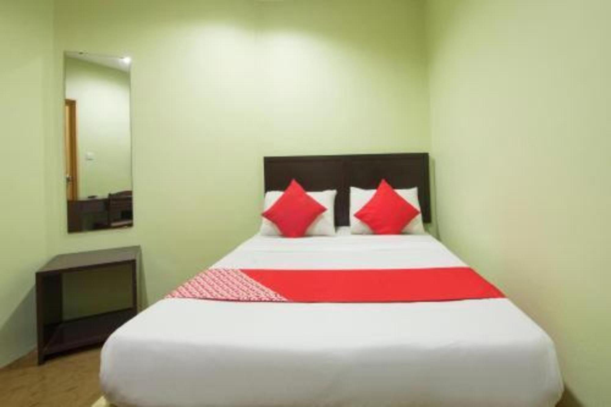OYO 1102 Amani Hotel Kampong Sungai Ramal Dalam Bagian luar foto