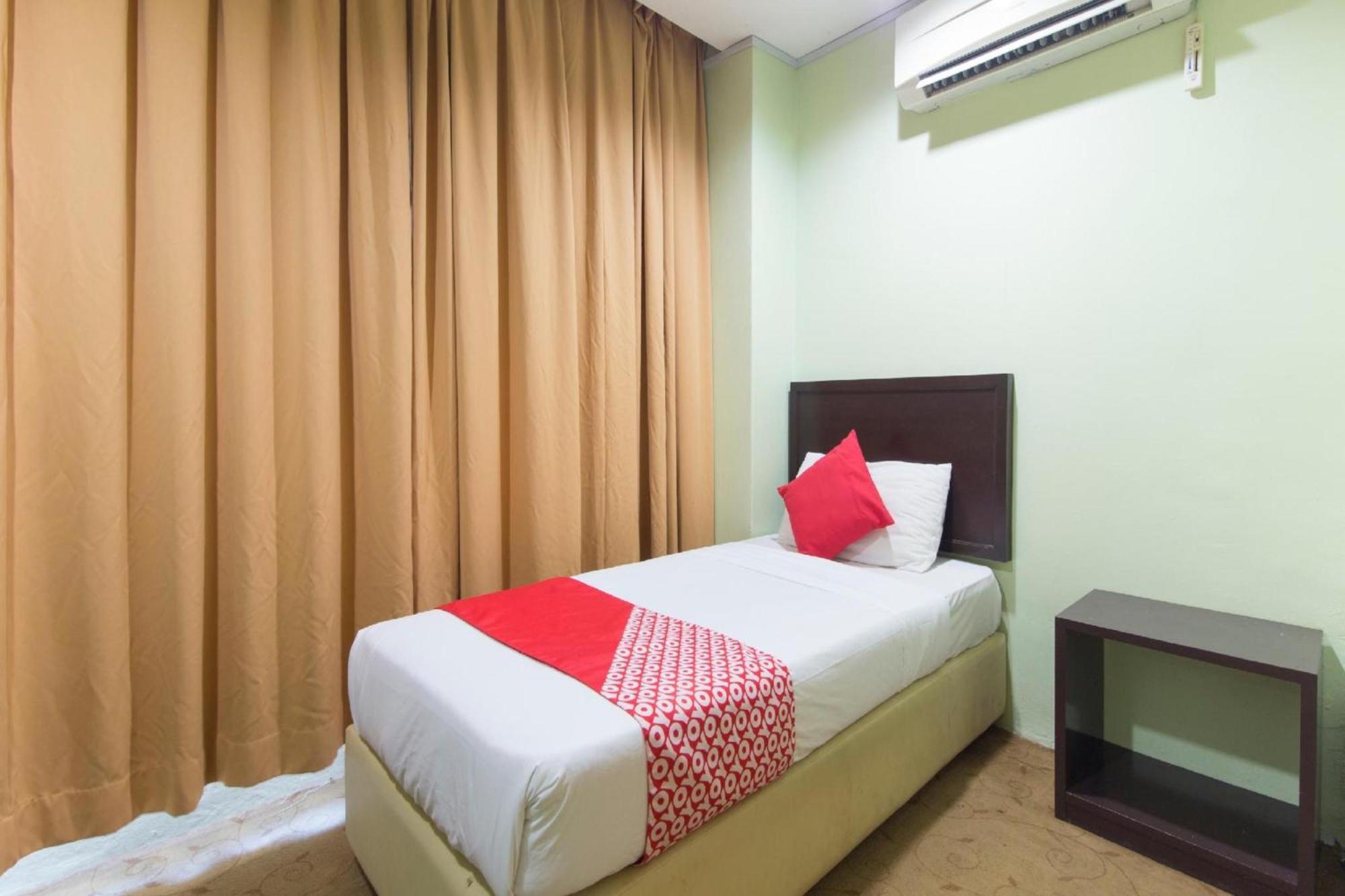 OYO 1102 Amani Hotel Kampong Sungai Ramal Dalam Bagian luar foto