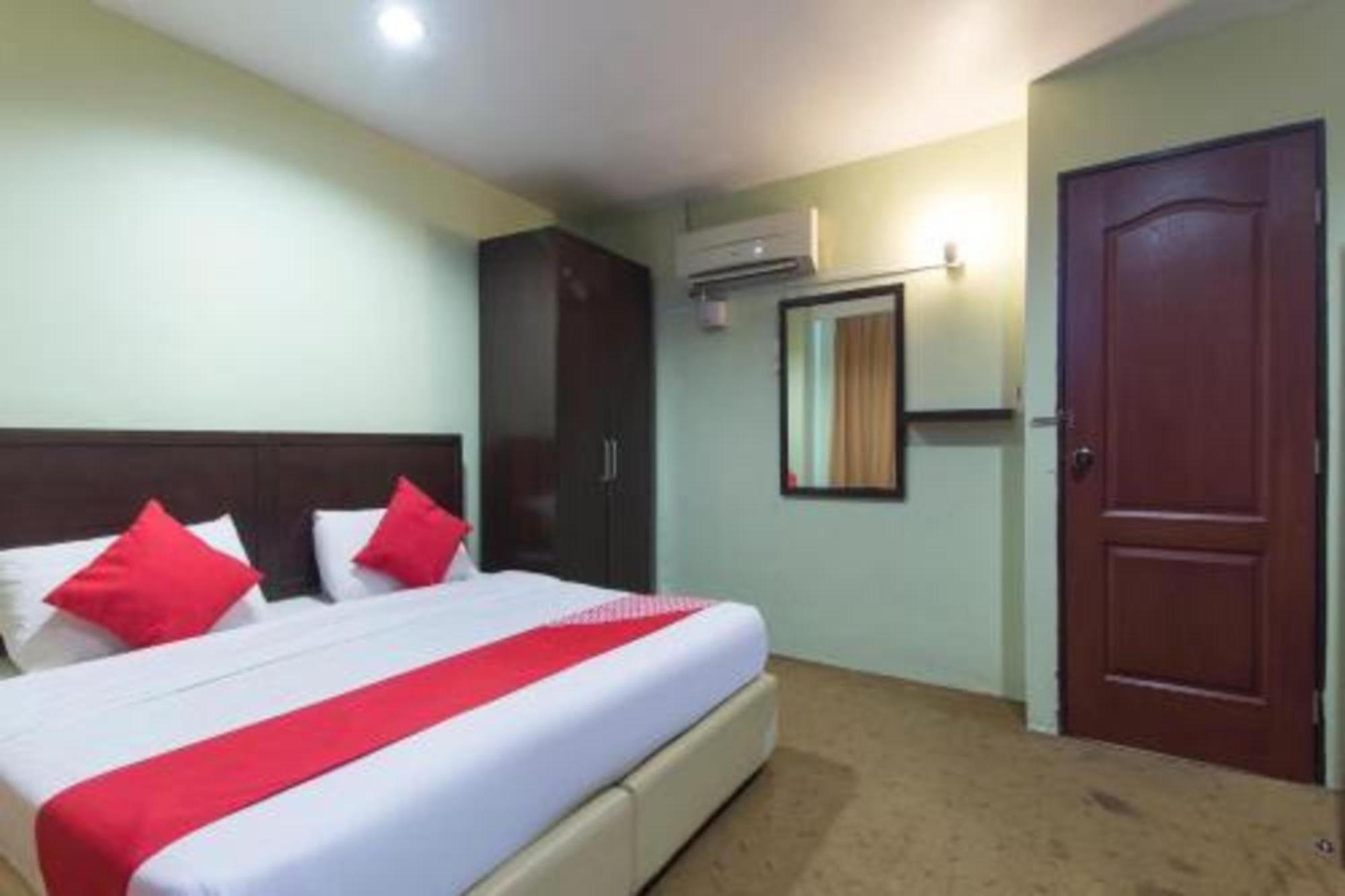 OYO 1102 Amani Hotel Kampong Sungai Ramal Dalam Bagian luar foto