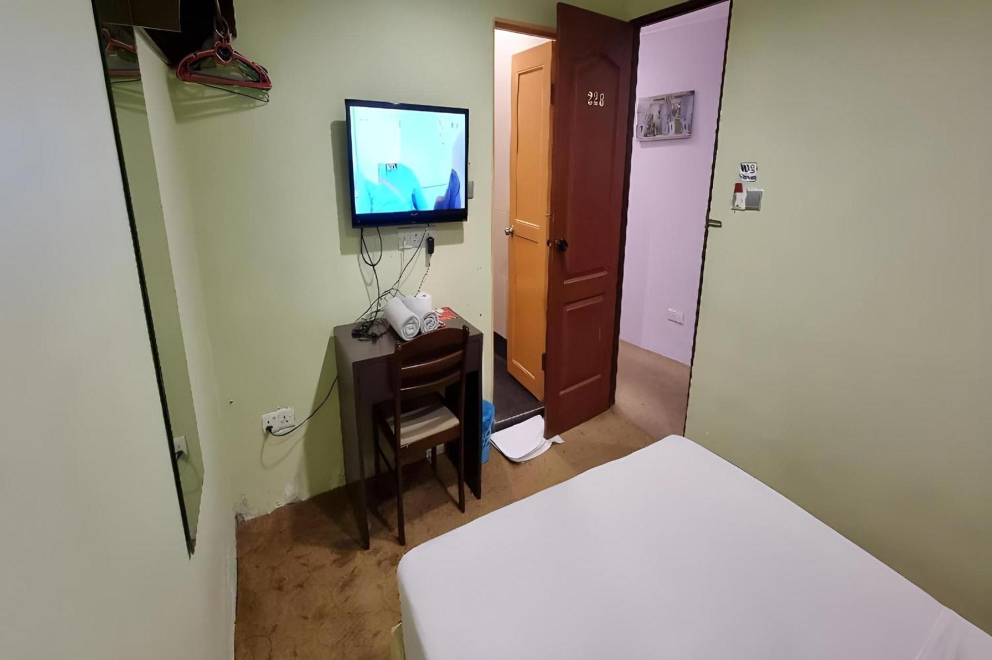 OYO 1102 Amani Hotel Kampong Sungai Ramal Dalam Bagian luar foto