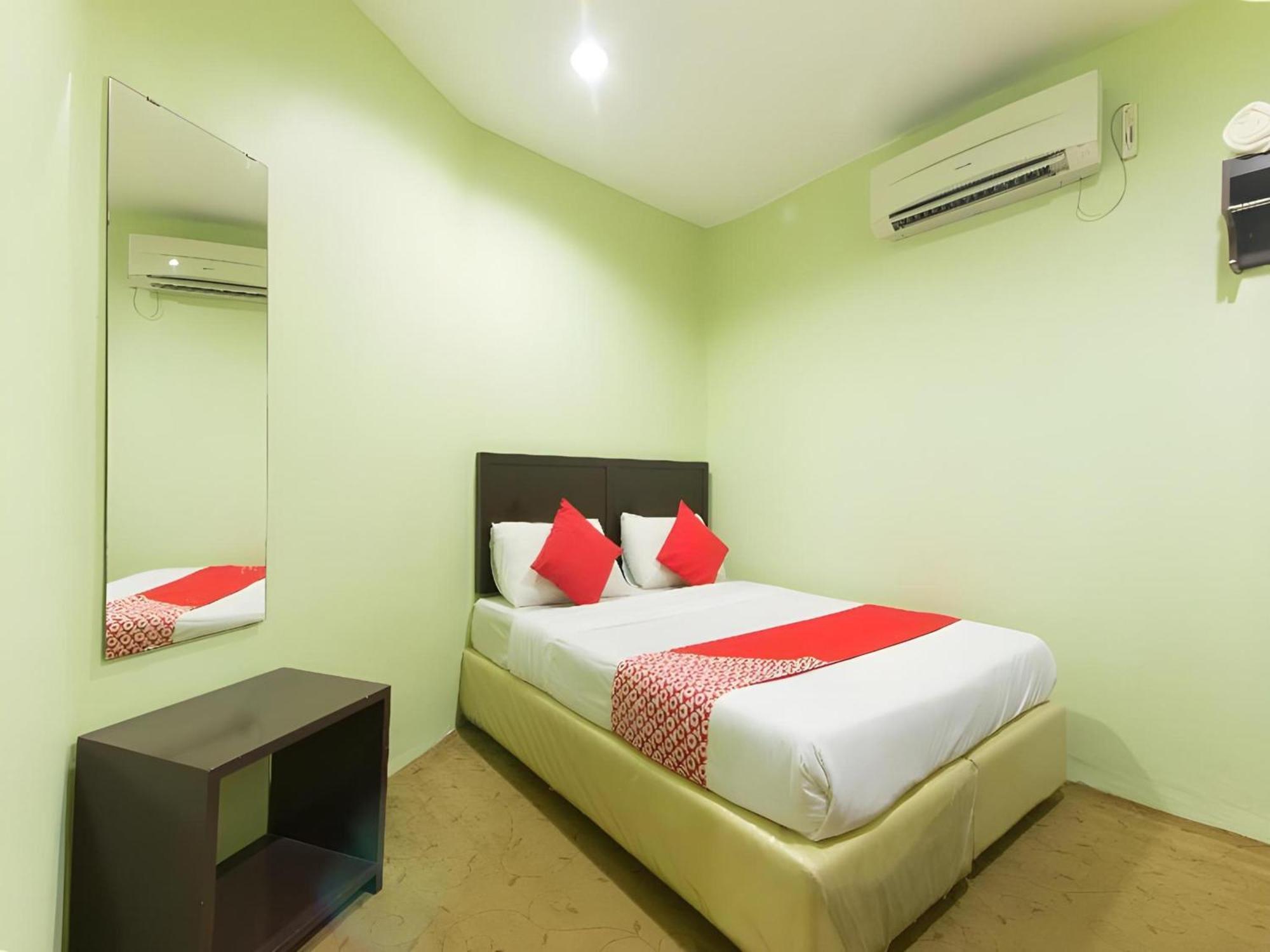 OYO 1102 Amani Hotel Kampong Sungai Ramal Dalam Bagian luar foto