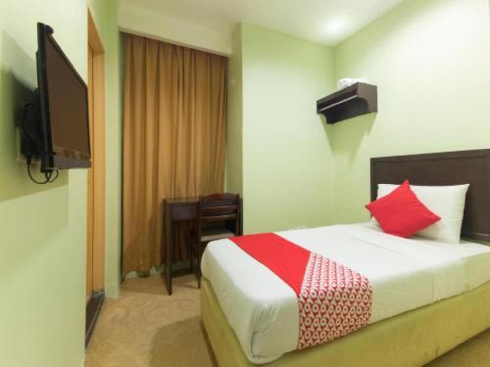 OYO 1102 Amani Hotel Kampong Sungai Ramal Dalam Bagian luar foto