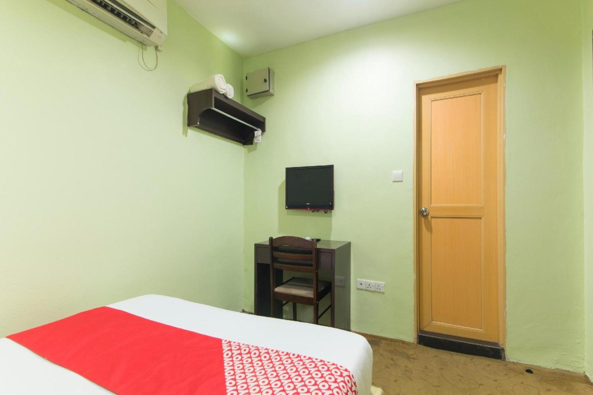 OYO 1102 Amani Hotel Kampong Sungai Ramal Dalam Bagian luar foto