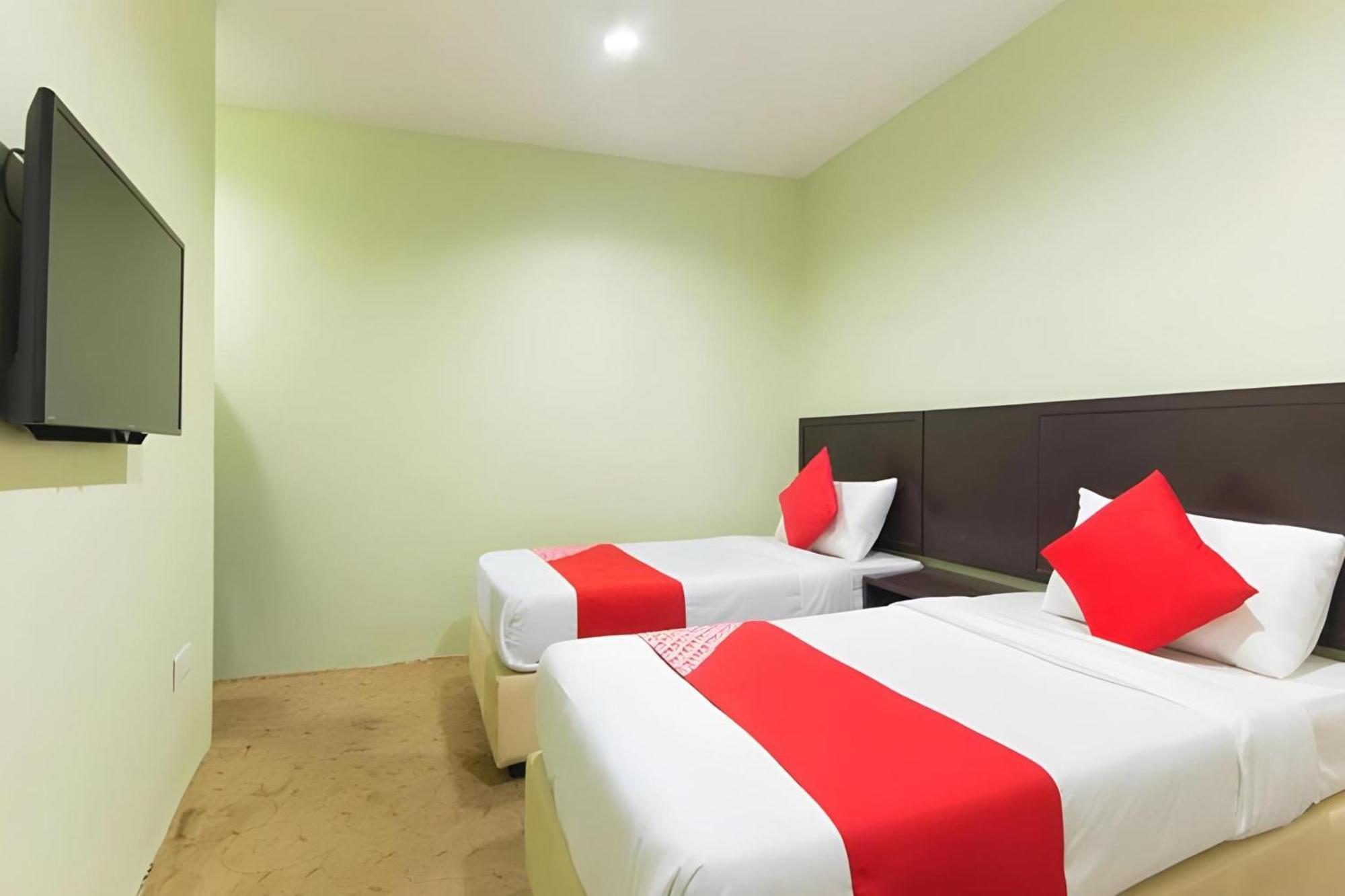 OYO 1102 Amani Hotel Kampong Sungai Ramal Dalam Bagian luar foto