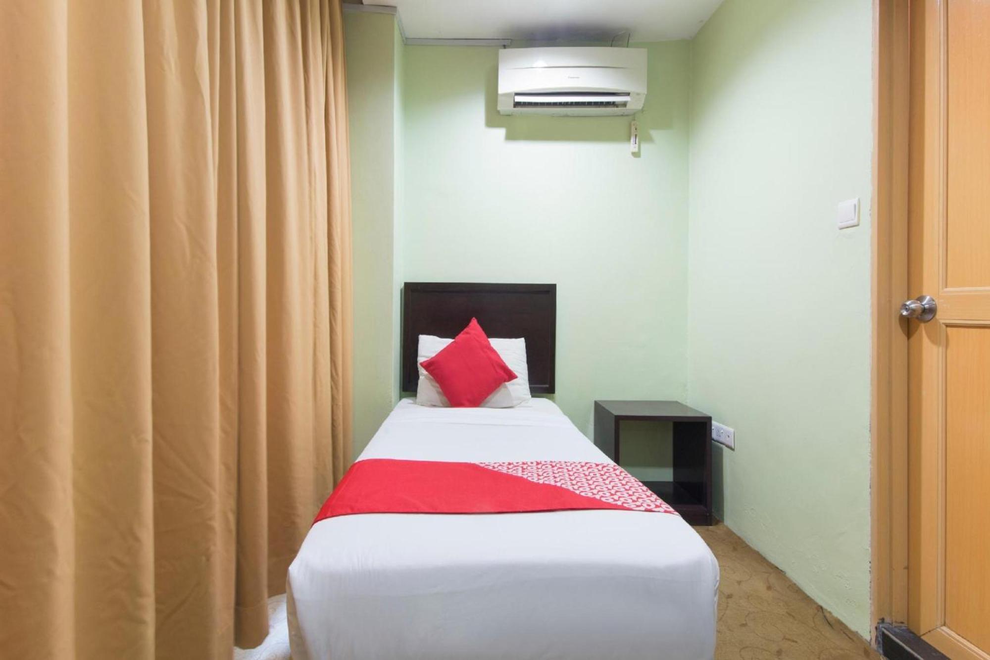 OYO 1102 Amani Hotel Kampong Sungai Ramal Dalam Bagian luar foto