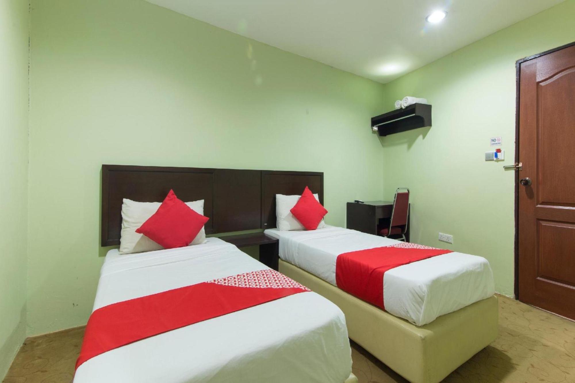 OYO 1102 Amani Hotel Kampong Sungai Ramal Dalam Bagian luar foto