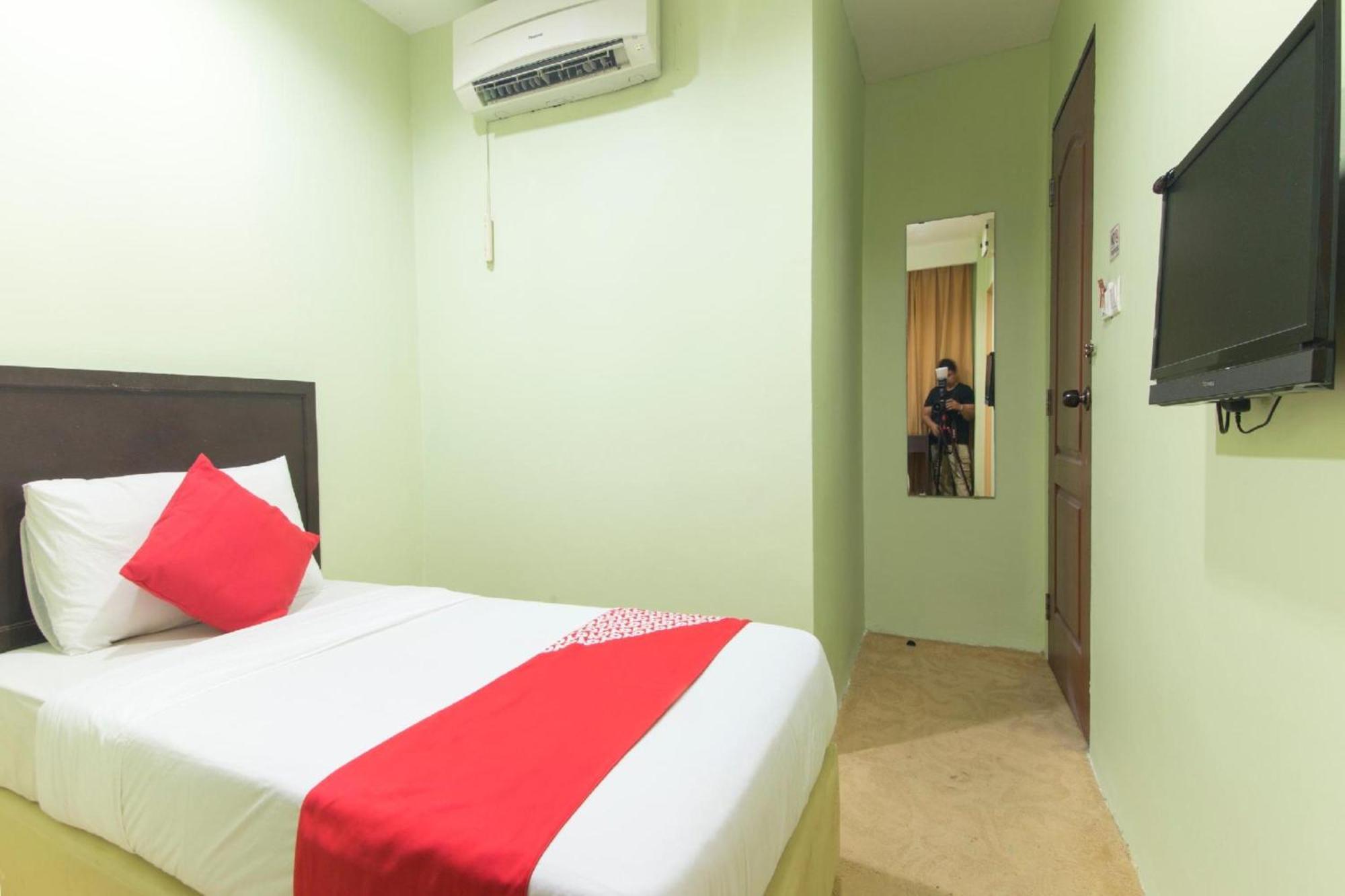 OYO 1102 Amani Hotel Kampong Sungai Ramal Dalam Bagian luar foto