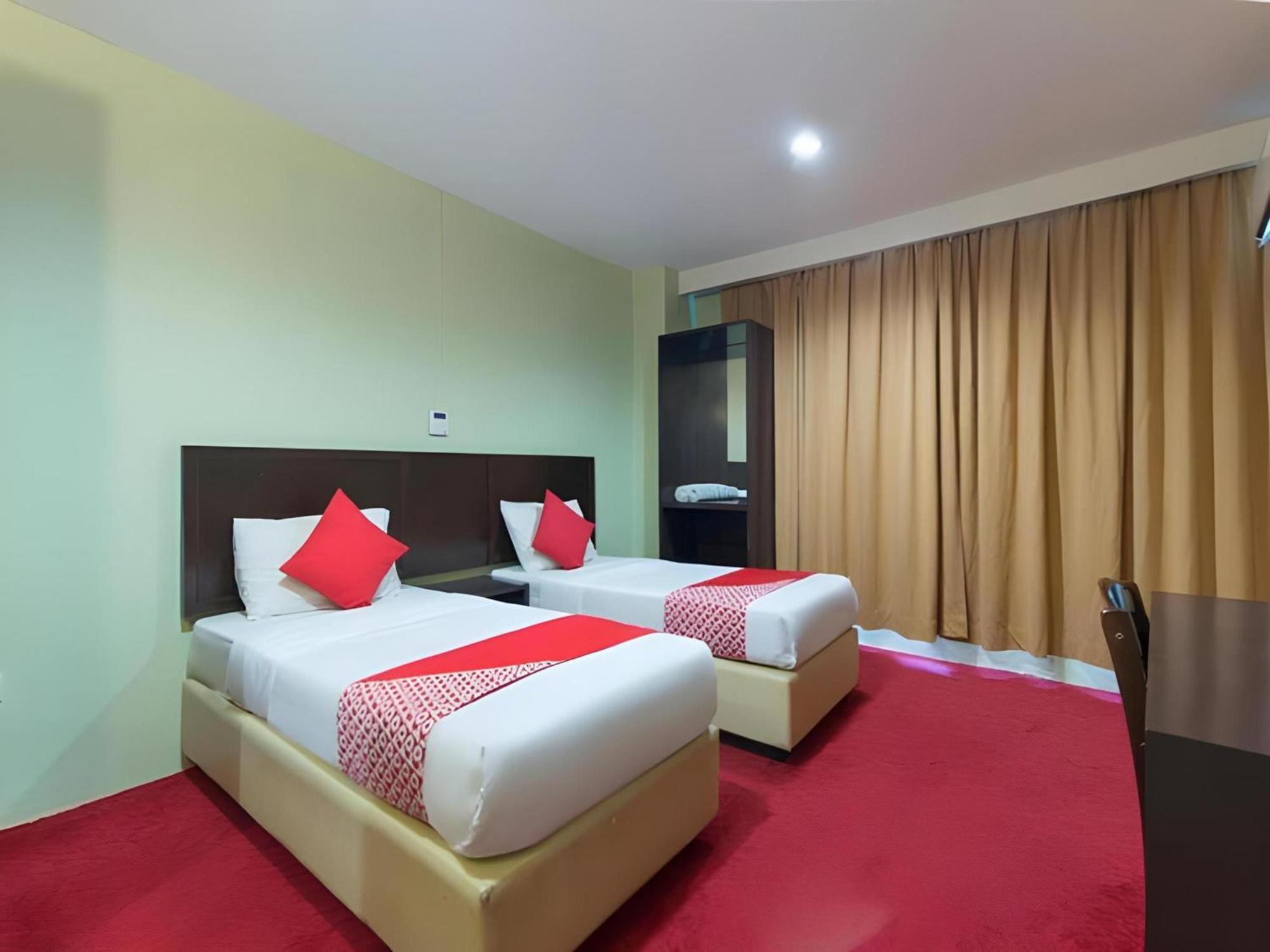OYO 1102 Amani Hotel Kampong Sungai Ramal Dalam Bagian luar foto
