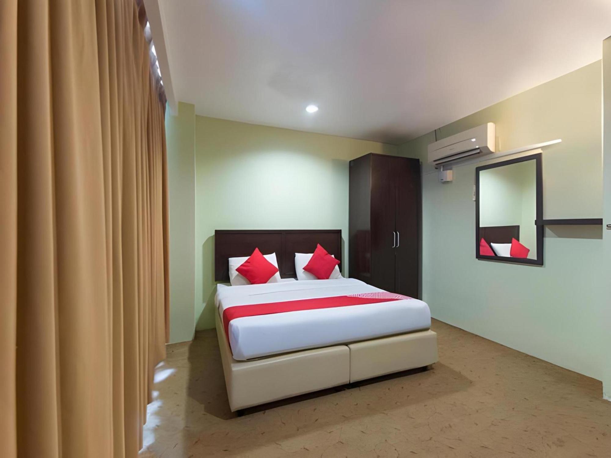 OYO 1102 Amani Hotel Kampong Sungai Ramal Dalam Bagian luar foto