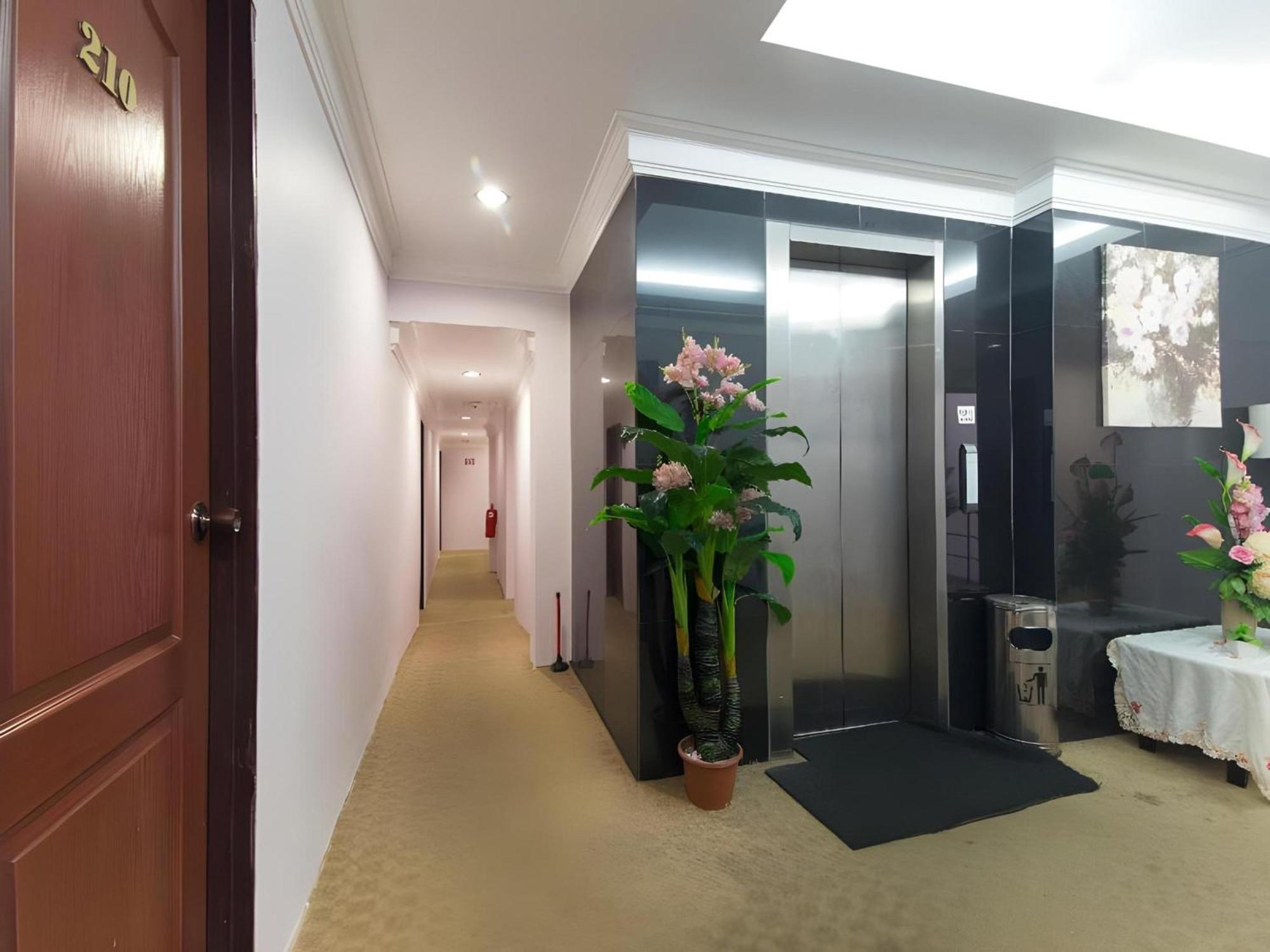 OYO 1102 Amani Hotel Kampong Sungai Ramal Dalam Bagian luar foto