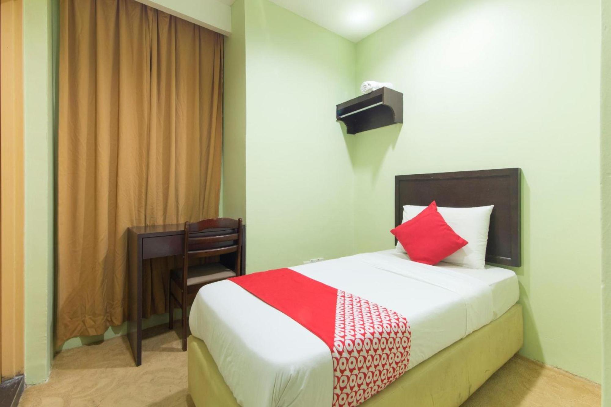 OYO 1102 Amani Hotel Kampong Sungai Ramal Dalam Bagian luar foto