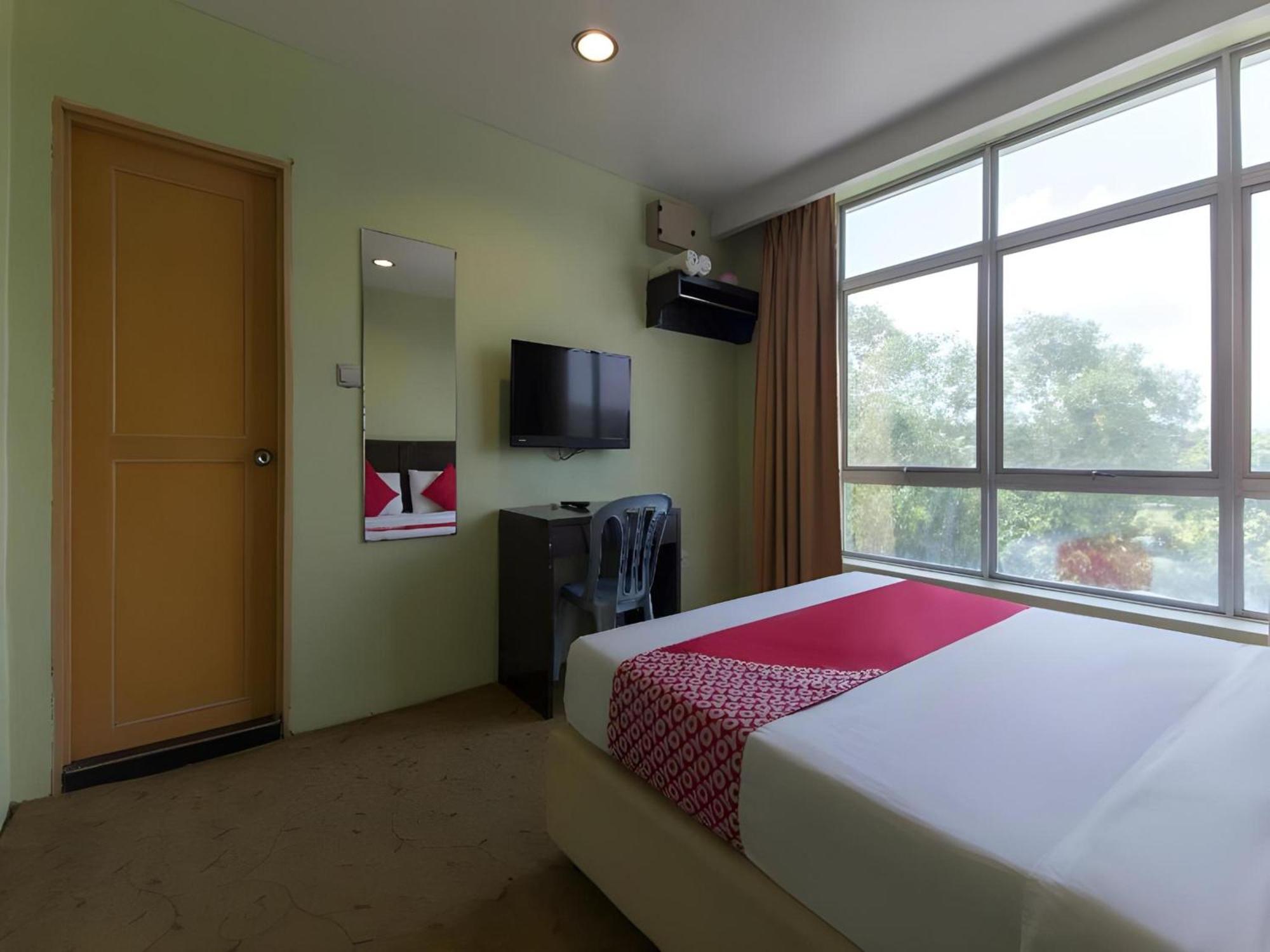 OYO 1102 Amani Hotel Kampong Sungai Ramal Dalam Bagian luar foto