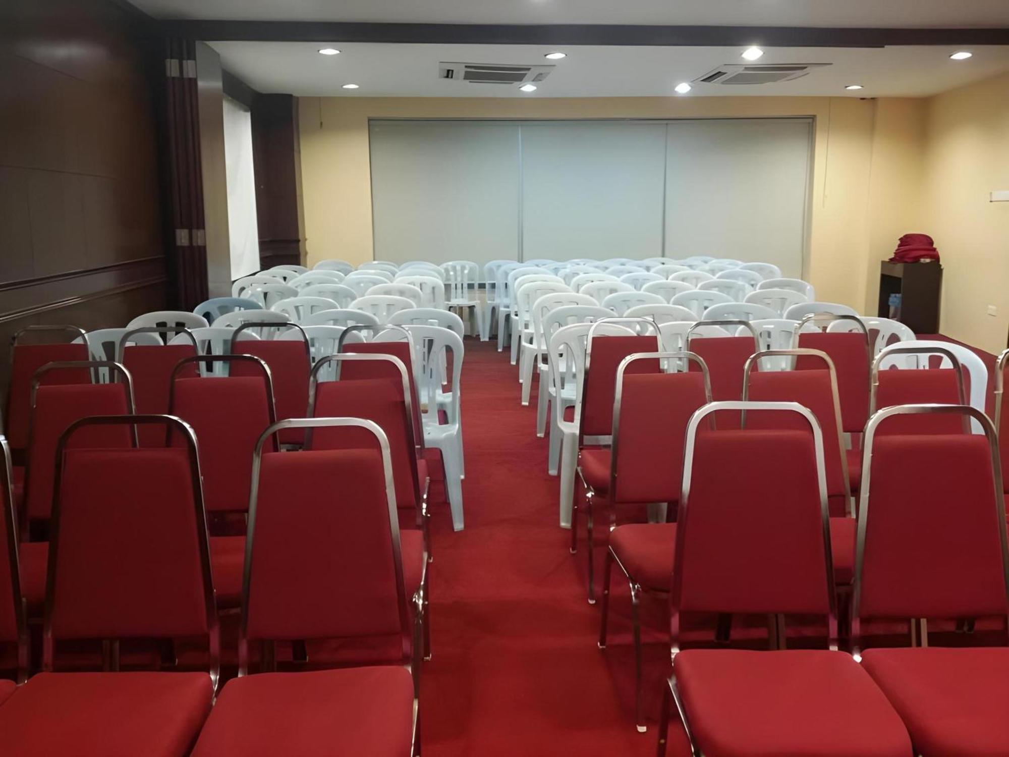 OYO 1102 Amani Hotel Kampong Sungai Ramal Dalam Bagian luar foto